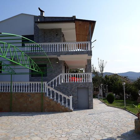 Guest House Xhuljon Berat Buitenkant foto