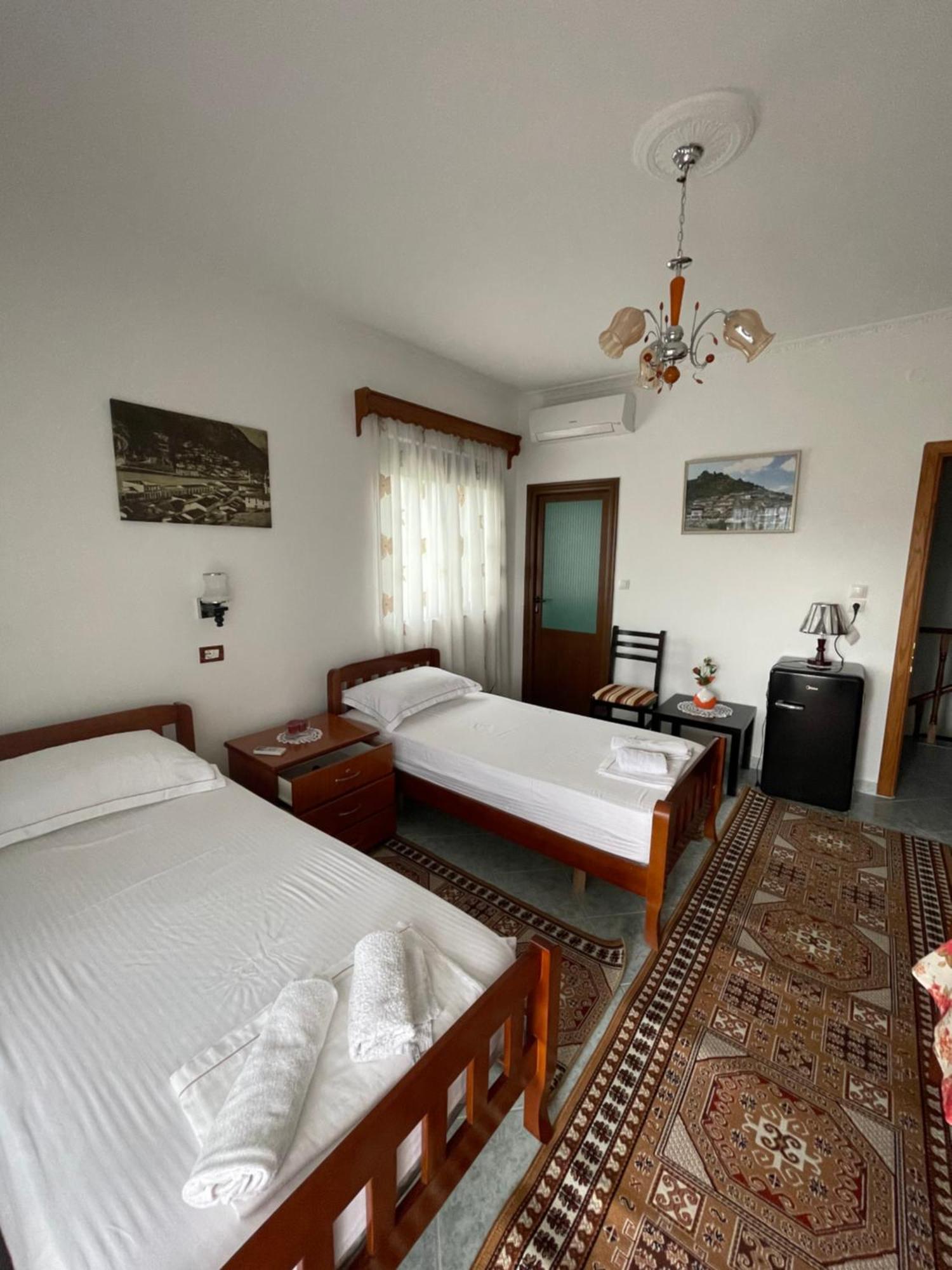Guest House Xhuljon Berat Buitenkant foto