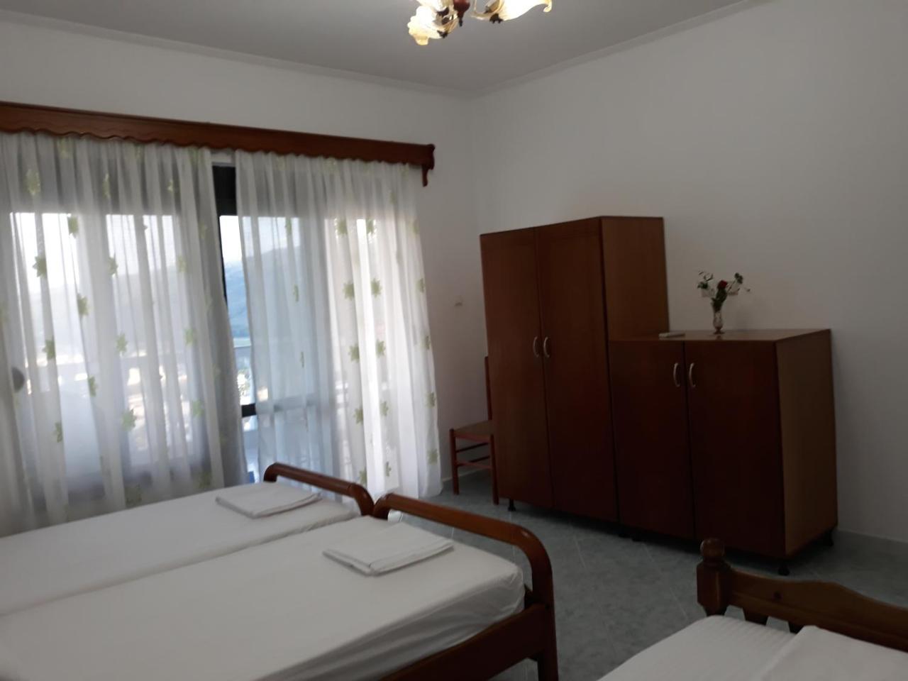 Guest House Xhuljon Berat Buitenkant foto