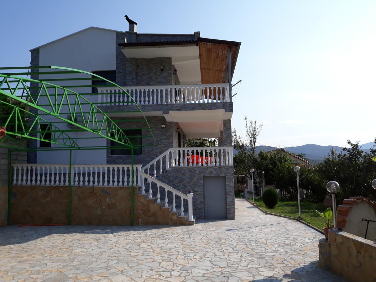 Guest House Xhuljon Berat Buitenkant foto
