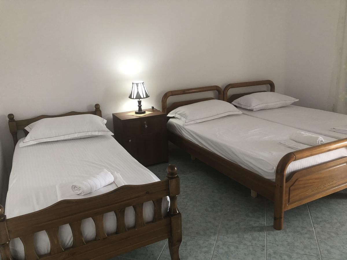 Guest House Xhuljon Berat Buitenkant foto